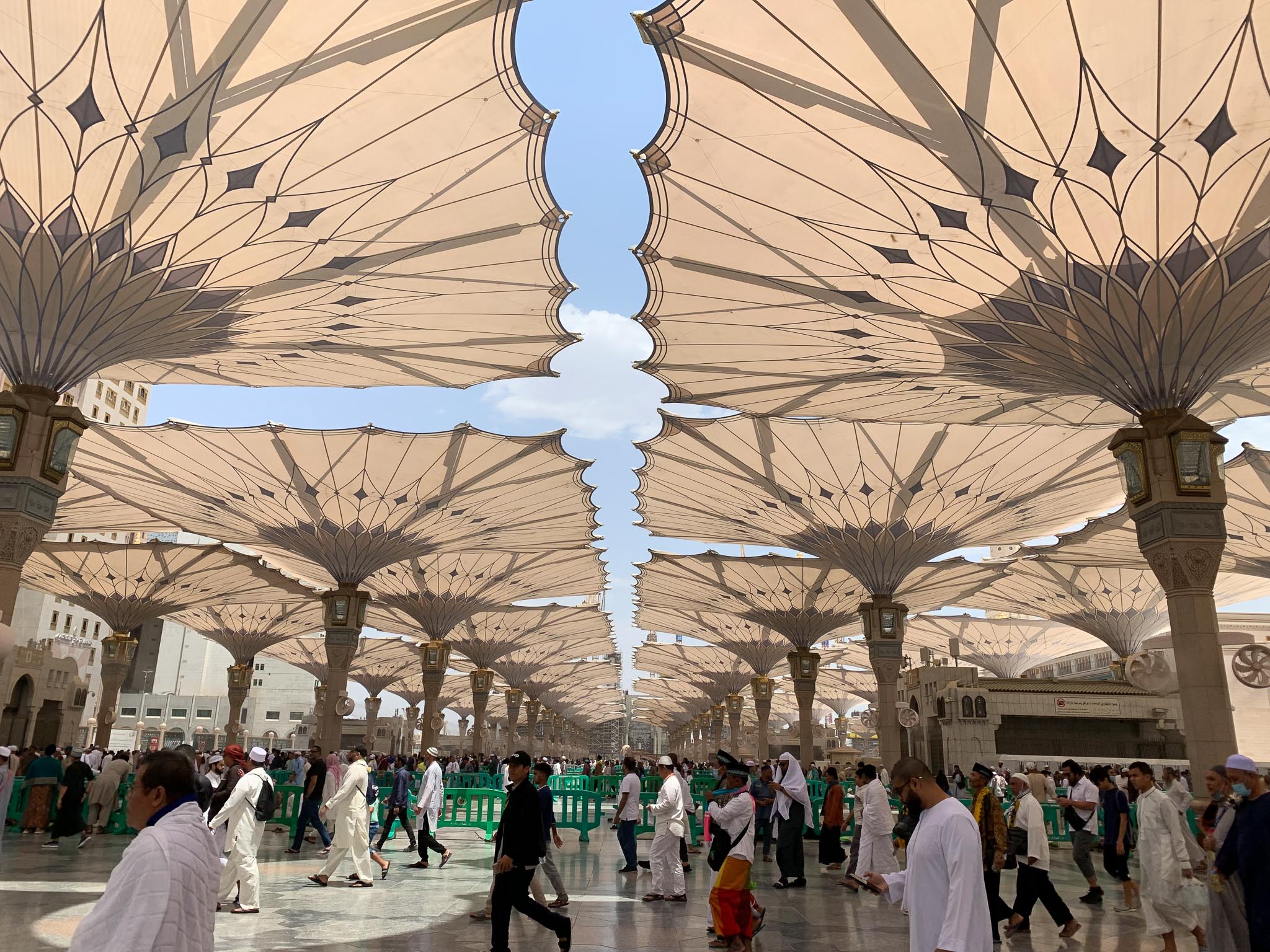 view-masjid-alnabawi-mosque-prophet